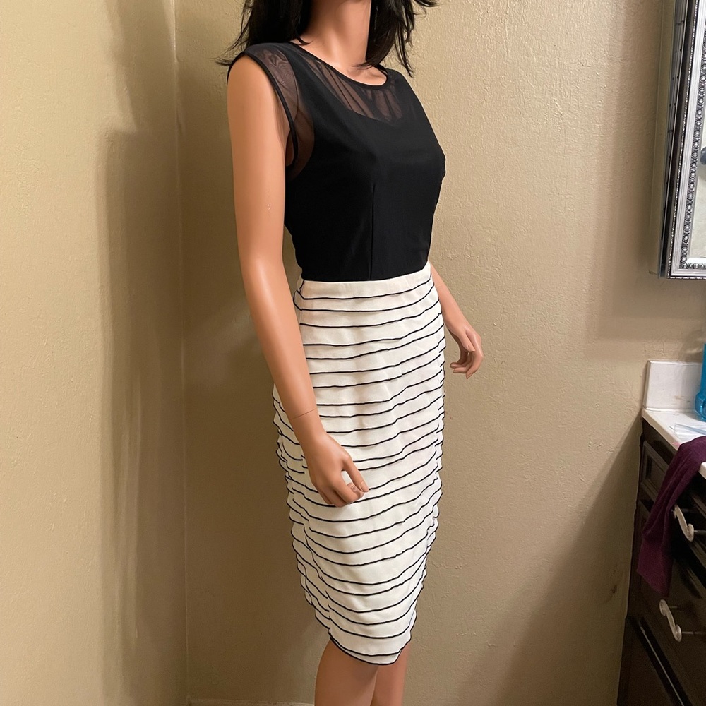 Sandra Darren black:white sheet & lined. Very classy dress. Size 10
